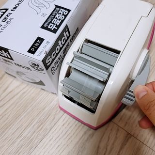 3M 한번의 터치로 깔끔하게 착! 원터치 테이프 디스펜서 — 5점을 준 리뷰어가 2023년 7월 올린 사용 사진