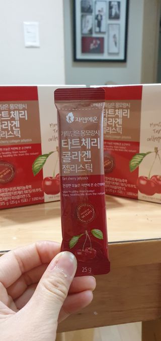 자연에온 가득담은 몽모랑시 타트체리 콜라겐 젤리스틱 — 5점을 준 리뷰어가 2021년 1월 올린 사용 사진
