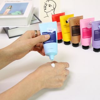 쿤달 BT21 시어버터 앤 마카다미아 퓨어 핸드크림 50ml 7구 기프트 세트 — 5점을 준 리뷰어가 2021년 3월 올린 사용 사진