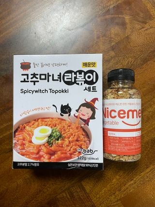 더밥  고추마녀 라볶이 +  나이스미 무설탕 현미후레이크 — 3점을 준 리뷰어가 2021년 10월 올린 사용 사진