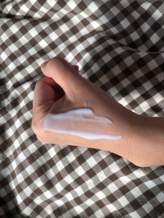 줄라이 모닝 _ JULY MORNING 줄라이모닝 하이드레이팅 퍼퓸드 바디앤핸드 에멀젼 — 5점을 준 리뷰어가 2022년 3월 올린 사용 사진