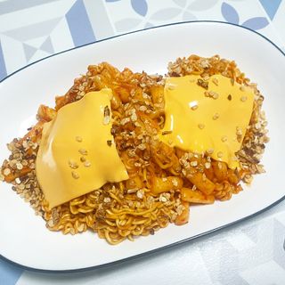 더밥  고추마녀 라볶이 +  나이스미 무설탕 현미후레이크 — 5점을 준 리뷰어가 2021년 10월 올린 사용 사진