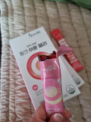 인디닥터 면역 생생 핑크 이뮨 젤리 + 타이탄 BCAA 프로틴 젤리스틱 — 3점을 준 리뷰어가 2022년 6월 올린 사용 사진