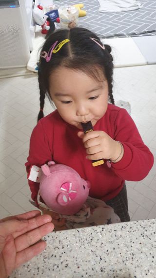 짜먹는 이지견과 짜먹는 이지아몬드, 짜먹는 이지허니피넛, 짜먹는 이지캐슈넛 각 10g X  10포 — 5점을 준 리뷰어가 2021년 2월 올린 사용 사진