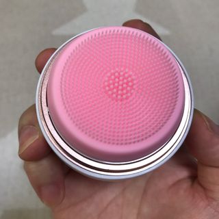 디하우트 랩 디하우트랩 클렌징 피부관리기 진동클렌저 실리콘+2종 인조모 브러시 — 5점을 준 리뷰어가 2021년 11월 올린 사용 사진