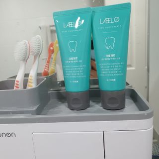 치과에서 쓰는 치약 _ 라벨제로 저불소 꼬마, 키즈, 유아, 베이비, 주니어 안전한 어린이치약 — 5점을 준 리뷰어가 2023년 1월 올린 사용 사진