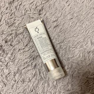 올리브 오일 스킨케어 컴퍼니 [OOSC] 보송보송한 내추럴리 너리시드 핸드크림 125ml — 5점을 준 리뷰어가 2021년 5월 올린 사용 사진