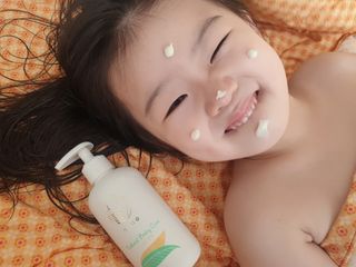 mom e 맘이 내추럴 베이비 케어 샴푸앤바스+로션 — 5점을 준 리뷰어가 2021년 1월 올린 사용 사진