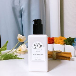 줄라이 모닝 _ JULY MORNING 줄라이모닝 하이드레이팅 퍼퓸드 바디앤핸드 에멀젼 — 4.5점을 준 리뷰어가 2021년 9월 올린 사용 사진