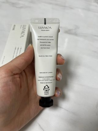 러브모아 향수 고체향수 승무원 고체향수 바르는 향수 니치향수 도손 우드세이지 앤 씨솔트 — 4점을 준 리뷰어가 2022년 12월 올린 사용 사진