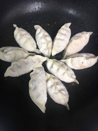 삼양냉동 [삼양] 얇은피불닭왕교자+얇은피까르보불닭왕교자 총4팩 — 5점을 준 리뷰어가 2021년 2월 올린 사용 사진