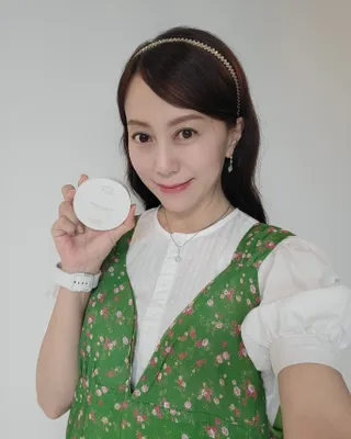 위뜨 글로시 레이어 쿠션 — 5점을 준 리뷰어가 2022년 6월 올린 사용 사진
