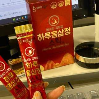 힘내라김홍삼 하루홍삼정스틱 10g x 10포 — 3점을 준 리뷰어가 2021년 3월 올린 사용 사진