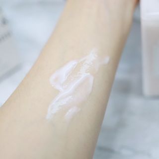 줄라이 모닝 _ JULY MORNING 줄라이모닝 하이드레이팅 퍼퓸드 바디앤핸드 에멀젼 — 5점을 준 리뷰어가 2021년 12월 올린 사용 사진