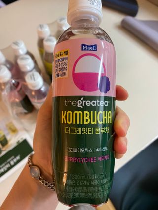 더그레잇티 콤부차 300ml *12개입 (오리지널 6개+베리리치 6개) — 4점을 준 리뷰어가 2022년 7월 올린 사용 사진