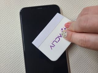 아클리브 Premium 항균 항바이러스 액정 보호필름(iPhone) — 5점을 준 리뷰어가 2022년 10월 올린 사용 사진