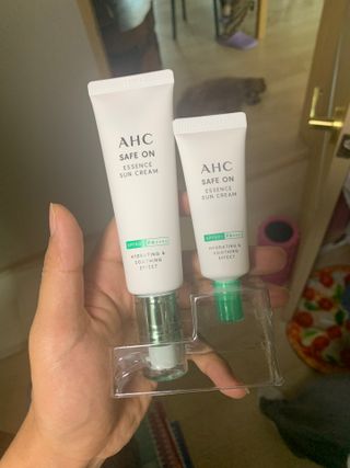 [AHC] 세이프온 에센스 선크림 올리브영 스페셜 증정 기획세트 — 4점을 준 리뷰어가 2022년 6월 올린 사용 사진