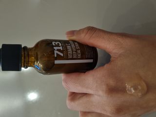 [세븐원쓰리 713] 피부톤을 속부터 밝게 피누스 비타민C 딥 하이드레이션 세럼 — 5점을 준 리뷰어가 2021년 11월 올린 사용 사진