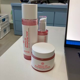 아이앤립 / EYENLIP 아이앤립 연어오일 리바이탈라이징 토너+앰플+크림 3종 세트 — 5점을 준 리뷰어가 2021년 6월 올린 사용 사진