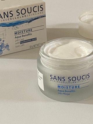 산수시 아쿠아 베네핏 24h 수부지 물광 속건조 수분크림 50ml — 5점을 준 리뷰어가 2021년 7월 올린 사용 사진