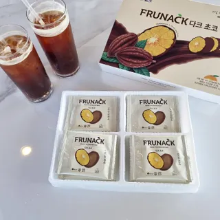 프루낵 제주감귤 초코12봉입 4종(화이트초코,다크초코,요구르트초코,콜라초코)  57.6g(4.8g*12봉입) — 5점을 준 리뷰어가 2022년 10월 올린 사용 사진