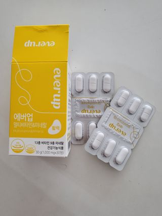 [몸엔용] 에버업 멀티비타민&미네랄, 눈건강 루테인 혈행건강 오메가3, 면역 프로바이오틱스 3종 택1 — 5점을 준 리뷰어가 2022년 4월 올린 사용 사진