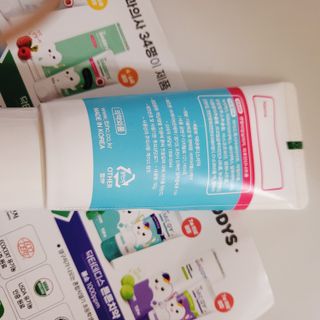 닥터데디스 안심무불소 베이비치약 60g + 여행용 미니 치약 15g — 5점을 준 리뷰어가 2022년 7월 올린 사용 사진
