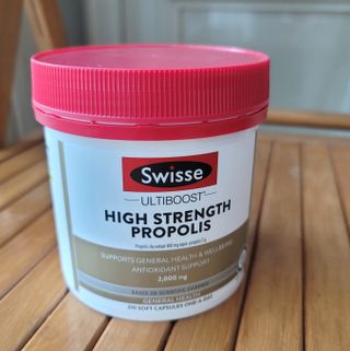 Swisse 스위스 고함량 프로폴리스 2,000mg 210정 — 5점을 준 리뷰어가 2021년 11월 올린 사용 사진