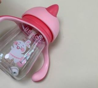 유비맘 트라이탄 코니빨대컵_컬러 랜덤 발송 — 5점을 준 리뷰어가 2021년 1월 올린 사용 사진