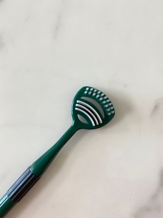 크리오 클리어스 혀백태제거 구취관리 혀클리너 — 5점을 준 리뷰어가 2021년 3월 올린 사용 사진