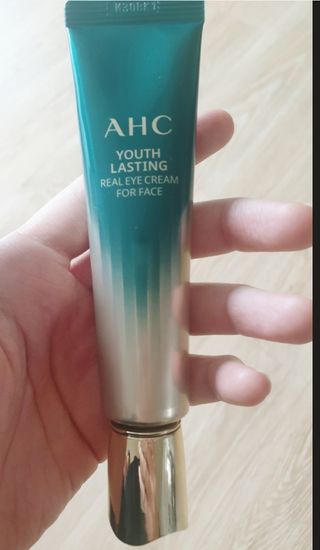 [NEW 탄력유턴 아이크림] AHC 유스 래스팅 리얼 아이크림 포 페이스 — 5점을 준 리뷰어가 2021년 2월 올린 사용 사진