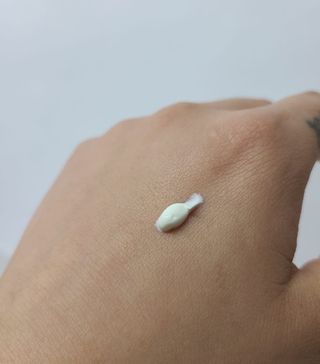 나우 [후르디아] 백탁NO! 화잘먹 수분광 선 에센스✨ — 5점을 준 리뷰어가 2025년 3월 올린 사용 사진