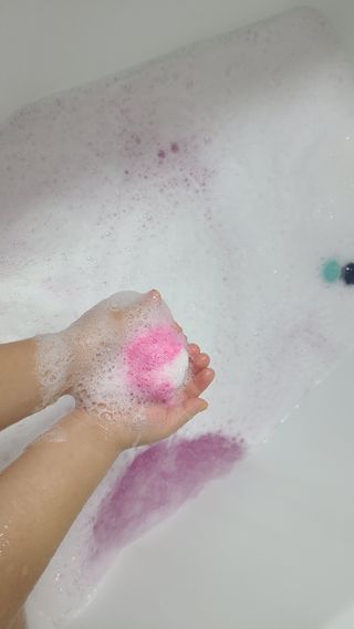 버블데이 배쓰밤 거품입욕제 버블바 6종 — 4.5점을 준 리뷰어가 2021년 8월 올린 사용 사진