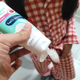 닥터데디스 안심저불소 키즈치약 (라즈베리, 청포도향 중 택 1) 60g +  여행용 미니 치약 15g — 5점을 준 리뷰어가 2022년 11월 올린 사용 사진