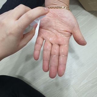 [버진팜스]알콜냄새NO, 세정제 최초 병풀담은 손항균미스트 2개 — 5점을 준 리뷰어가 2021년 1월 올린 사용 사진