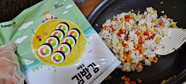 누구나 김밥*1ea [(혼합야채 35g *1ea,  김밥김 (5g, 5ea),  양념간장 (6g, 5ea), 참기름(5g, 2ea)] 리뷰 사진
