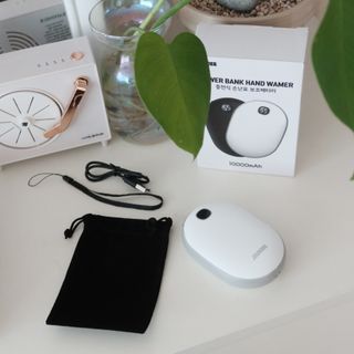 썬더월드 [썬더] 스마트 핸드워머 충전식 손난로 보조배터리 10000mAh — 5점을 준 리뷰어가 2024년 12월 올린 사용 사진