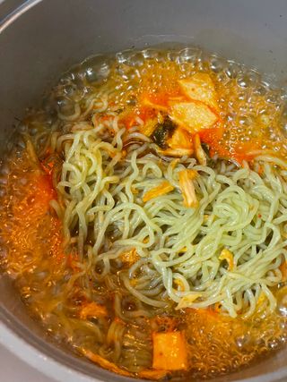 클린24시간 올리브발효곤약면 시원김치면 1세트-(3봉) — 5점을 준 리뷰어가 2023년 11월 올린 사용 사진