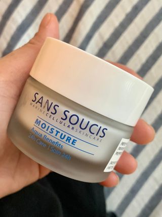 산수시 아쿠아 베네핏 24h 수부지 물광 속건조 수분크림 50ml — 5점을 준 리뷰어가 2021년 7월 올린 사용 사진