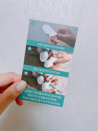 코보콩 에어슈즈 강아지 일회용 신발 소용량 패키지 20매 초경량  미끄럼방지 실내외 겸용 — 4점을 준 리뷰어가 2022년 2월 올린 사용 사진