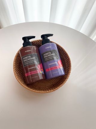 쿤달 [KUNDAL 공식] 프리미엄 헤어 케어 스페셜 세트 샴푸 500ml &amp; 트리트먼트 500ml — 5점을 준 리뷰어가 2021년 3월 올린 사용 사진