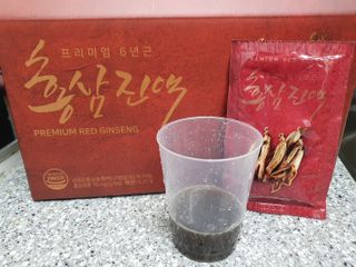 서울약사신협_프리미엄 6년근 홍삼진액_70mlx30포 — 5점을 준 리뷰어가 2021년 2월 올린 사용 사진