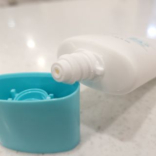 리더스코스메틱 리더스 카밍 바이오틱스 선 에센스 SPF 50+ PA++++ — 5점을 준 리뷰어가 2022년 5월 올린 사용 사진