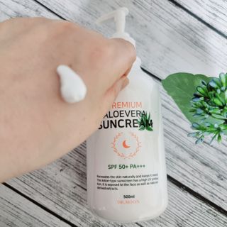 [닥터문] 프리미엄 알로에베라 선크림 500ml — 5점을 준 리뷰어가 2022년 6월 올린 사용 사진