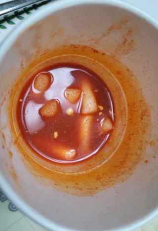 유비쿡 컵떡볶이 매운컵떡볶이2개/ 짜장컵떡볶이 2개  총 4개세트 — 4점을 준 리뷰어가 2021년 3월 올린 사용 사진