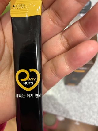 짜먹는 이지견과 짜먹는 이지아몬드, 짜먹는 이지허니피넛, 짜먹는 이지캐슈넛 각 10g X  10포 — 5점을 준 리뷰어가 2021년 2월 올린 사용 사진