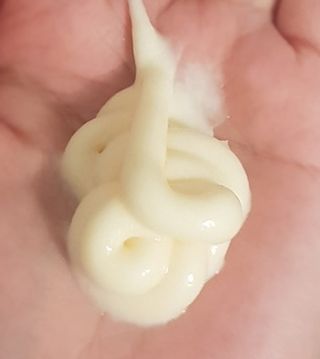 ★N쇼핑 헤어팩 1위★ 리하 에그 화이트 극손상 무실리콘 트리트먼트 헤어팩 — 5점을 준 리뷰어가 2022년 6월 올린 사용 사진
