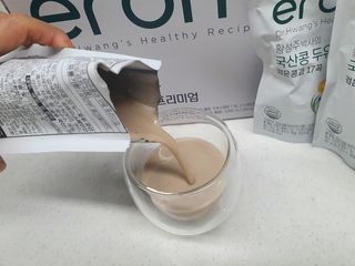 이롬 황성주 박사의 국산콩 두유 검은콩과 17곡 프리미엄 — 4점을 준 리뷰어가 2021년 5월 올린 사용 사진