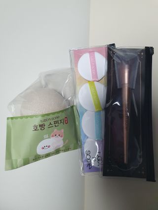[툴앤썸] 메이크업 브러시로 바르고 호빵 스펀지로 클렌징하는 A-Z 뷰티툴 5종 — 5점을 준 리뷰어가 2021년 1월 올린 사용 사진