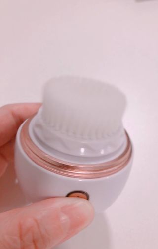 디하우트 랩 디하우트랩 클렌징 피부관리기 진동클렌저 실리콘+2종 인조모 브러시 — 5점을 준 리뷰어가 2021년 11월 올린 사용 사진